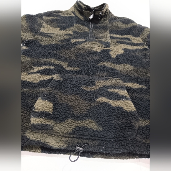 PINK Victoria's Secret Women's  (Size SP) Camouflage Green Print Zip Pullover - Picture 7 of 9